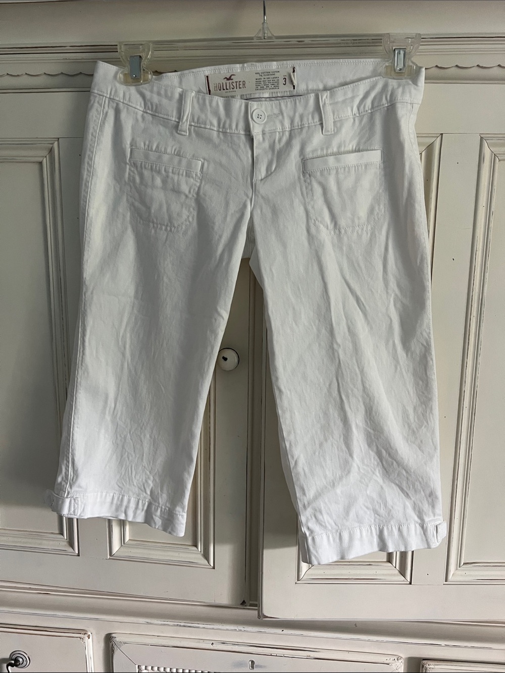 Hollister clam diggers size 3